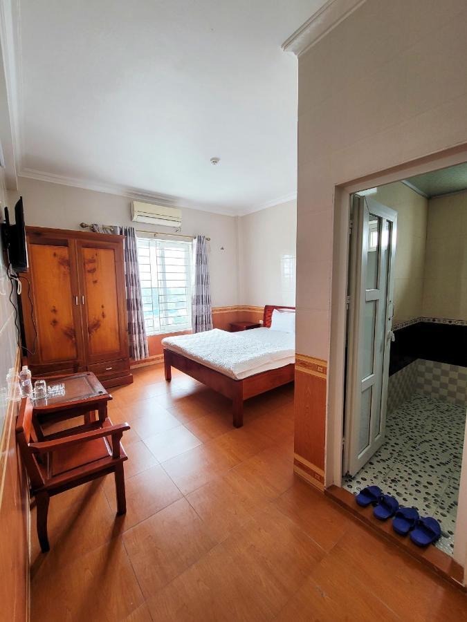 Phu Quy Hotel Хатинь Экстерьер фото