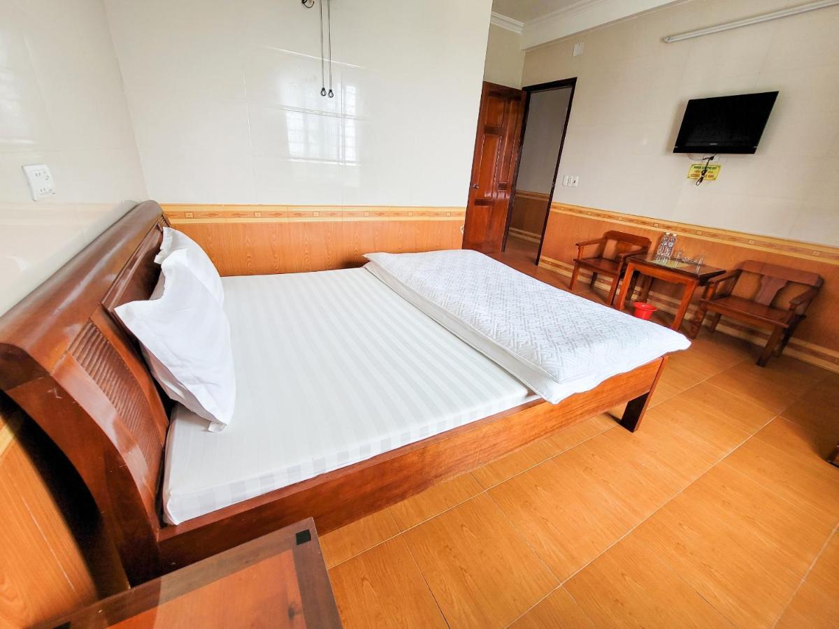 Phu Quy Hotel Хатинь Экстерьер фото